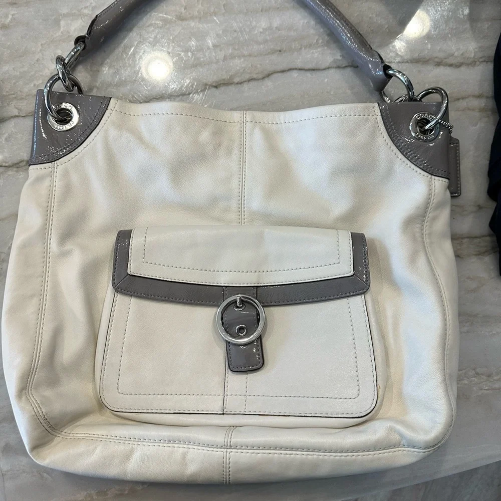 Coach Vintage Y2K City Zip Top Hobo Shoulder Bag Off white grey patent leather